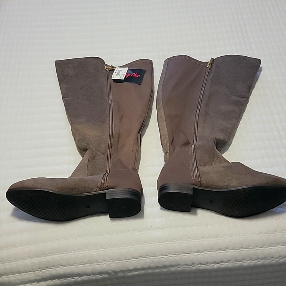 Knee high, beautiful brown boots